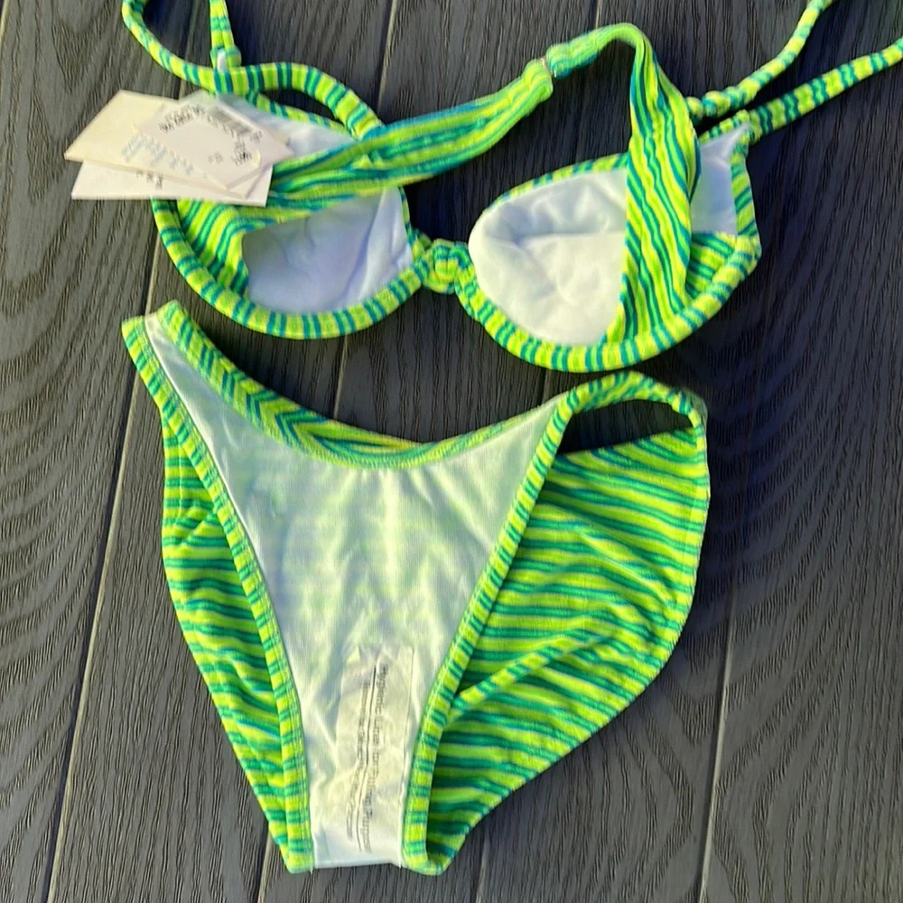 Vintage Swim - Daffy Swimsuit- NWT 🌴🌴🌴🌴